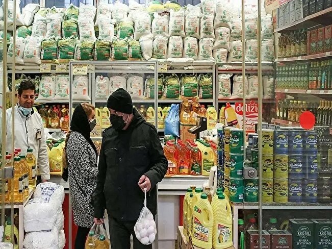 انفجار قیمت‌ها در بخش مواد غذایی/ درآمد شرکت‌ها در اولویت است یا معیشت مردم؟
