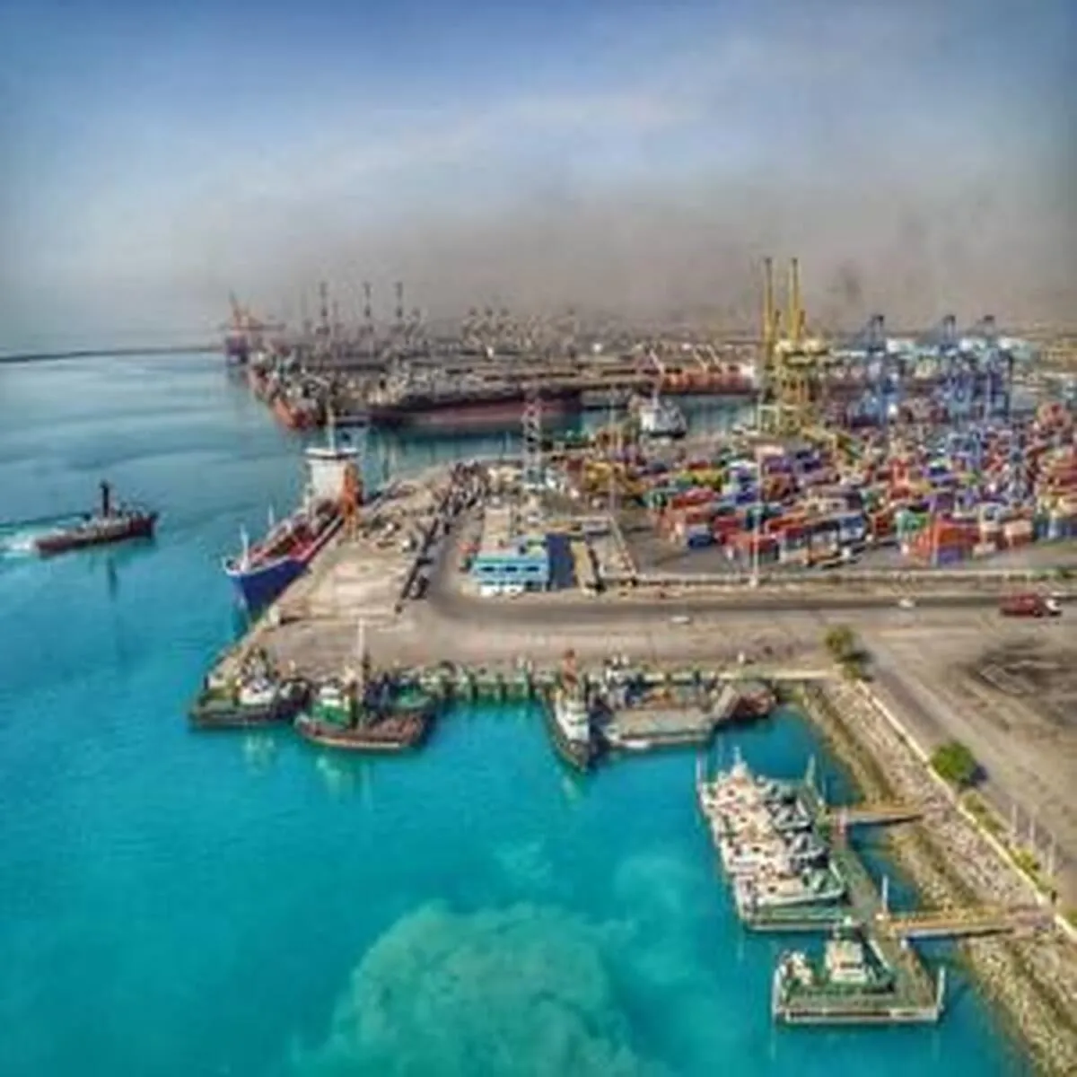 عملیات تخلیه و بارگیری بیش از ۳۳۰۰ کامیون در گمرک رجایی انجام شد