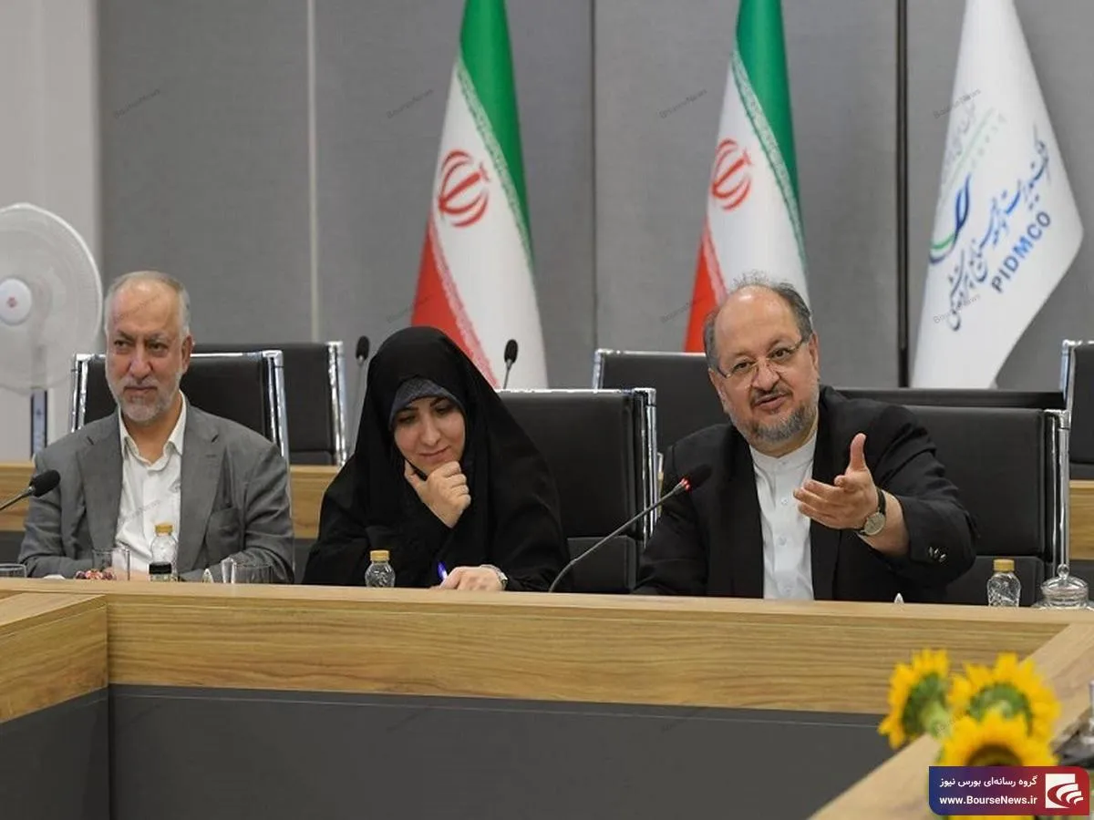 محمد شریعتمداری: ضعف کارشناسی و اشتباه سیاستگذاری در گذشته باعث گسست عمیق در زنجیره ارزش پتروشیمی شد