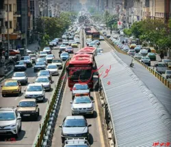 صدور مجوز تردد نمایندگان در خط ویژه صحت ندارد/ رئیس پلیس راهور تهران: خبر منتشر شده در شبکه‌های اجتماعی در روزهای اخیر مبنی بر صدور مجوز تردد نمایندگان مجلس در خطوط ‌ویژه صحت ندارد.

این خبر برای سال ۹۷ است و بعد از آن اتفاق جدیدی روی نداده و تاکنون نیز مجوز تردد در خطوط‌ویژه برای آنها صادر نشده است.