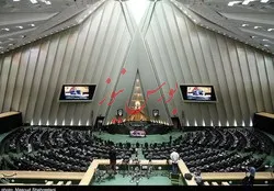 قضات مجددا از پرداخت مالیات پلکانی حقوق معاف شدند/ محمدباقر قالیباف رئیس مجلس در جریان بررسی بخش درآمدی لایحه بودجه ۱۴۰۰ در جلسه علنی امروز گفت: روز گذشته جز (۴) بند (الف) تبصره (۱۲) این لایحه در حوزه مالیات حقوق قضات و اعضای هیأت علمی مورد بحث قرار گرفت و مجدد این مسئله از نظر حقوقی بررسی شد که به حد نصاب دو سوم رأی نیاز داشت چون هر دو جز با هم یکی بود، قابل تفکیک از هم نبود، بنابراین به دلیل نیاز به دو سوم، تبصره به قوت خود باقی است.