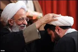مصباح یزدی: نهی از منکر با زبان خشک جواب نمی‌دهد / در امر به معروف با بدفهمی‌ مواجهیم