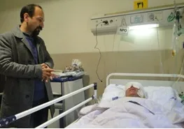 دیدار اصغر فرهادی با سهیلا جورکش قربانی اسیدپاشی / به امید بردباری‌تان در برابر این ناجوانمردی