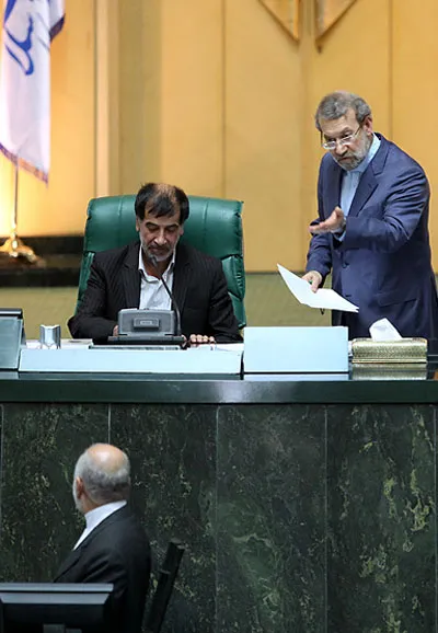 عکس/ تذکر جدی لاریجانی در مجلس!