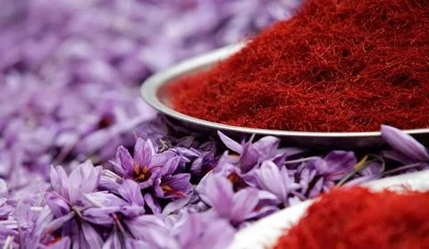 کاهش وجه تضمین اولیه قراردادهای آتی زعفران نگین و پوشال