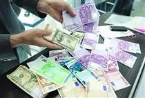 دلار در کشاکش دلا‌ل‌ها و صراف‌ها