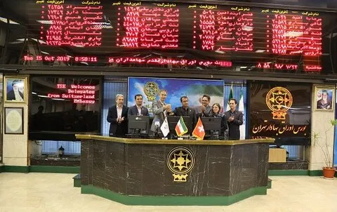 نواختن زنگ معاملات توسط مدیرعامل بورس تهران و سفیر سوئیس