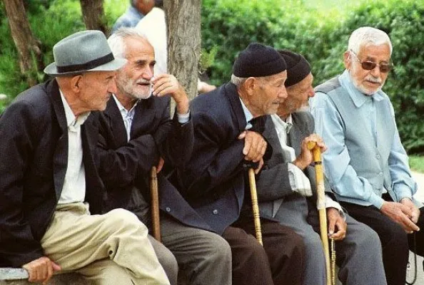 مرکز «روزانه» سالمندان آرمان شایان در خدمت سالمندان است