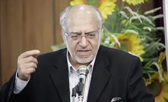 نعمت‌زاده: ورود شورای رقابت به قیمت‌گذاری خودرو مغایر با قانون است