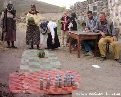 عکس/ بولینگ بانوان در روستاها !