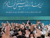 رهبر انقلاب: توقعات بحق مردم مانع دفاعشان از انقلاب نمی‌شود