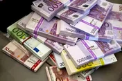کاهش نرخ رسمی یورو و پوند