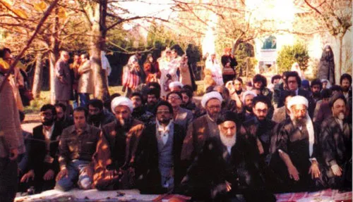 (عکس) خاتمی و مطهری پشت سر امام خمینی