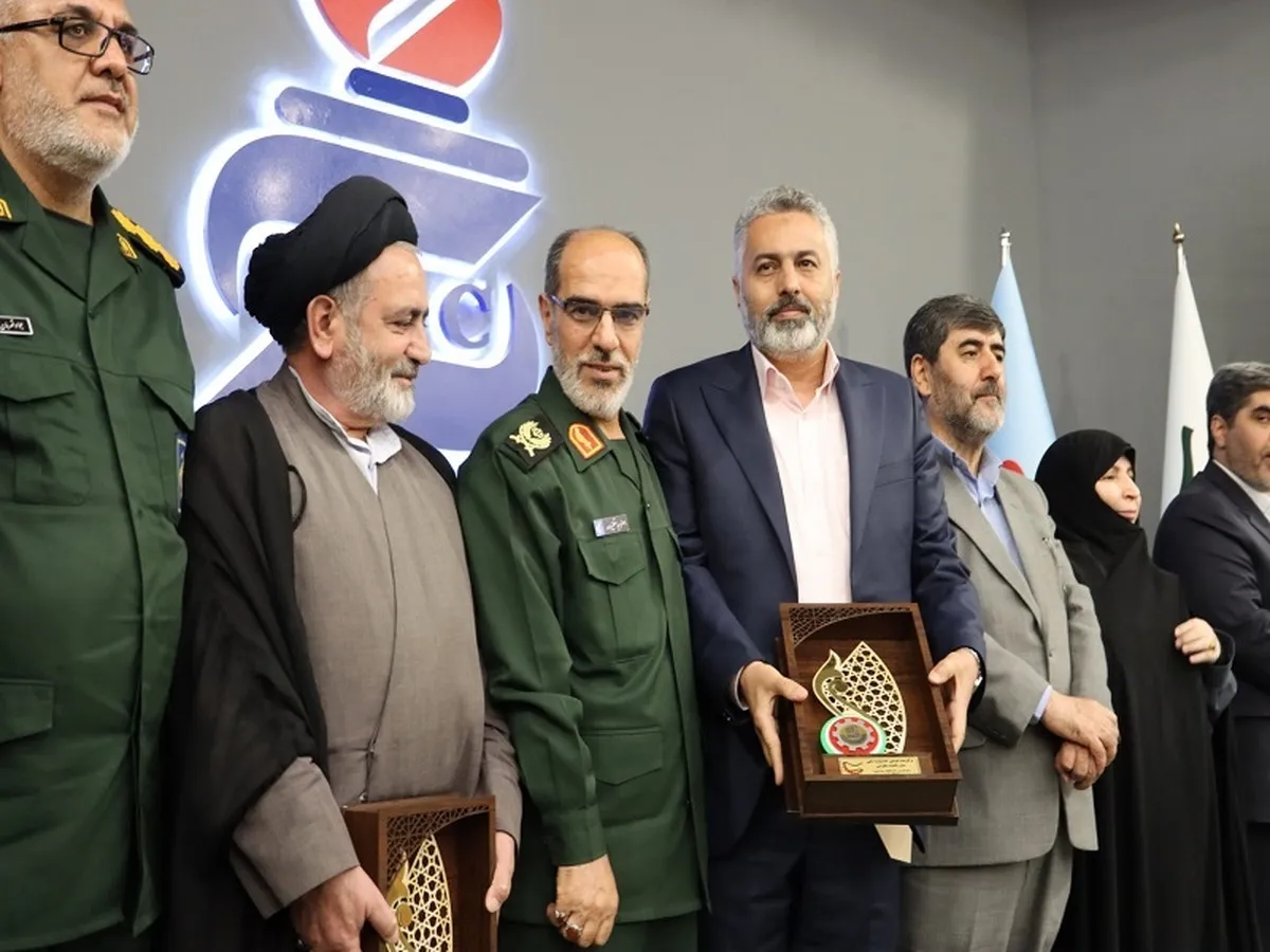 اعطاء نشان ملی اقتصاد مقاومتی به پگاه آذربایجان شرقی