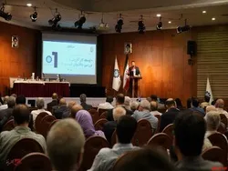 باید زمینه را برای بهره مندی جامعه از کسب و کار و کارآفرینی آماده کنیم