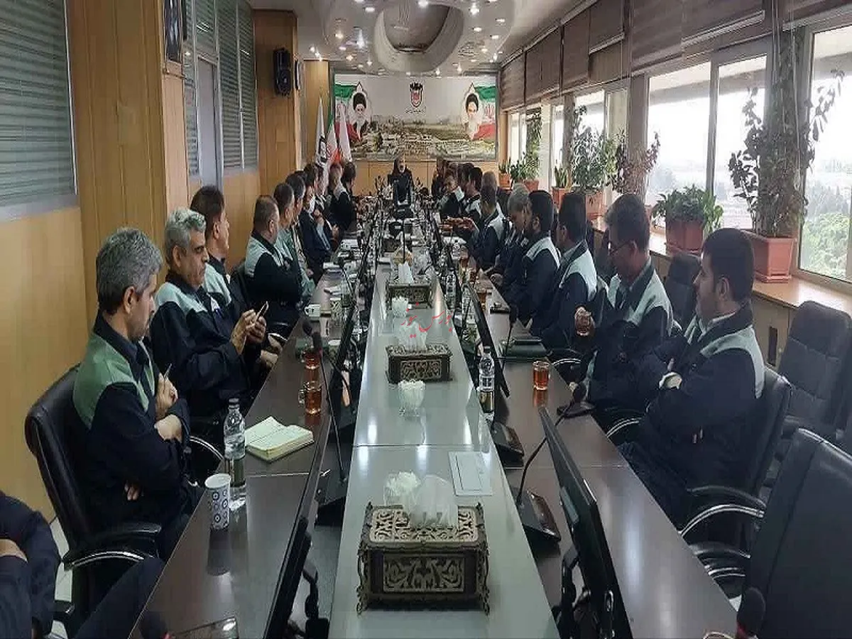 نشست بصیرتی با حضور مسئول قرارگاه جهاد تبیین وزارت تعاون،كار و رفاه اجتماعی درذوب آهن اصفهان