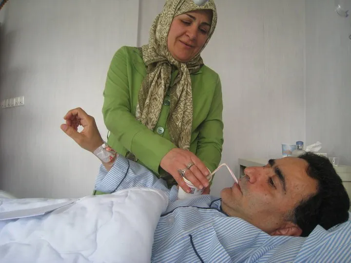 عکس : تاجزاده روی تخت بیمارستان