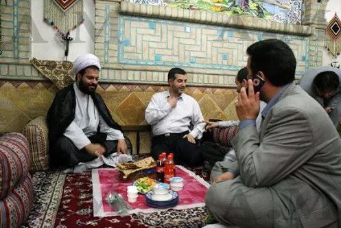 مشایی در رستوران + عکس