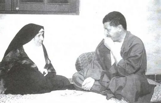عکس/هاشمی رفسنجانی در کنار مادرش