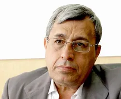 وعده های وزیر اقتصاد پایه علمی ندارد/ تحقق تفاهم نامه های انجام شده اقتصاد و بورس را دگرگون خواهد کرد/ رشد 5 درصدی از واقعیت تا توهم