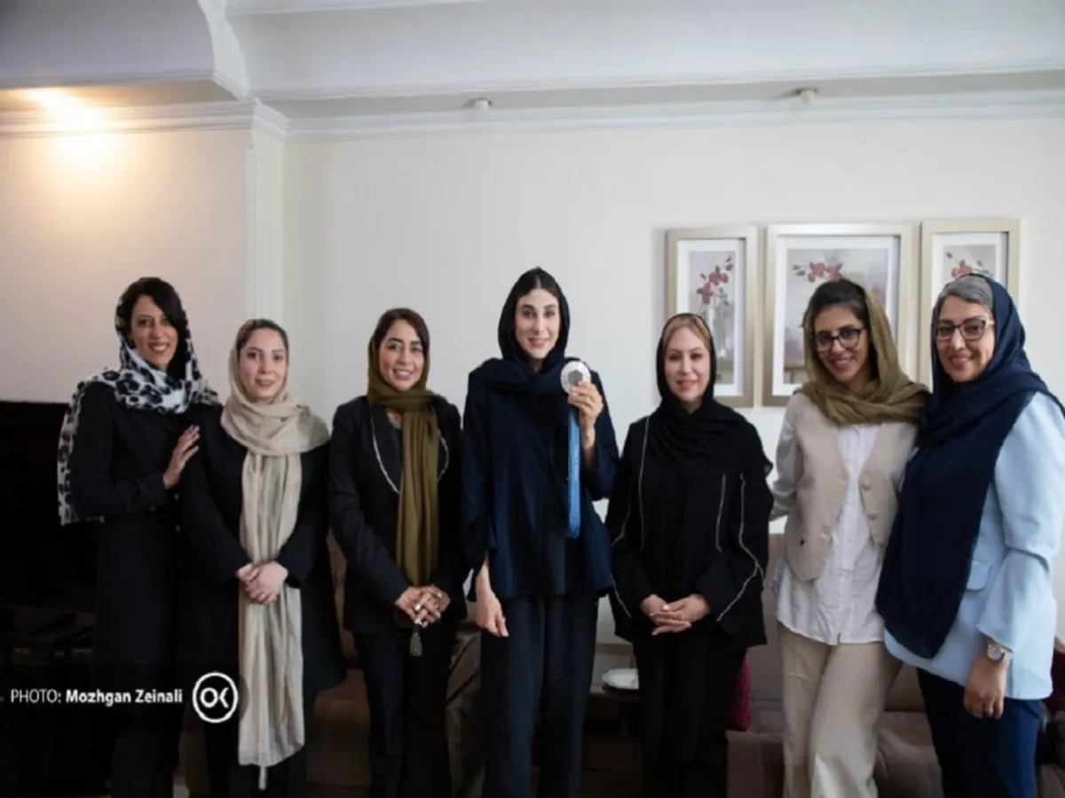 دیدار صمیمانه جمعی از بانوان افق کوروش با ناهید کیانی