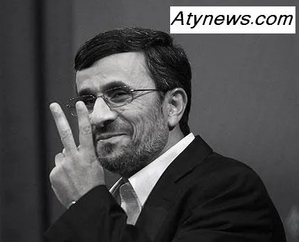 عکس/این کار احمدی نژاد یعنی چه؟