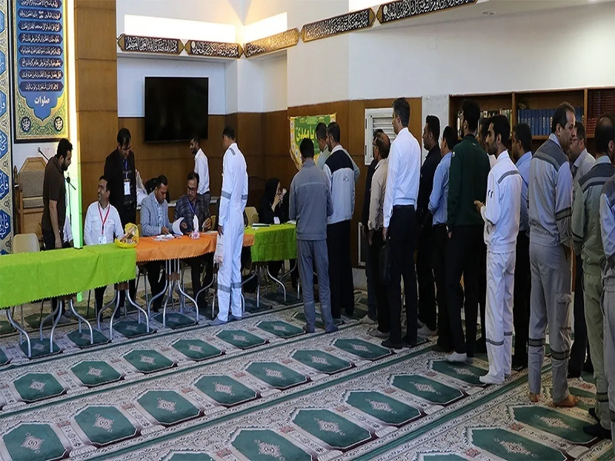 حضور پر شور کارکنان شرکت پتروشیمی نوری در انتخابات