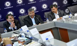 انتقاد از تثبیت قیمت آب وبرق در حضور وزیر نیرو