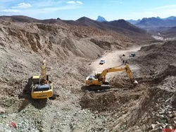 سنگ آهن گهرزمین تلاش کرده که این سرزمین را گهرنشان کند