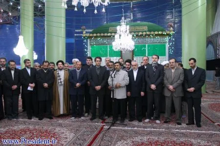 بجای حسن وعلی خمینی، كاندیدای ردصلاحیت شده به استقبال دولت آمد+عكس