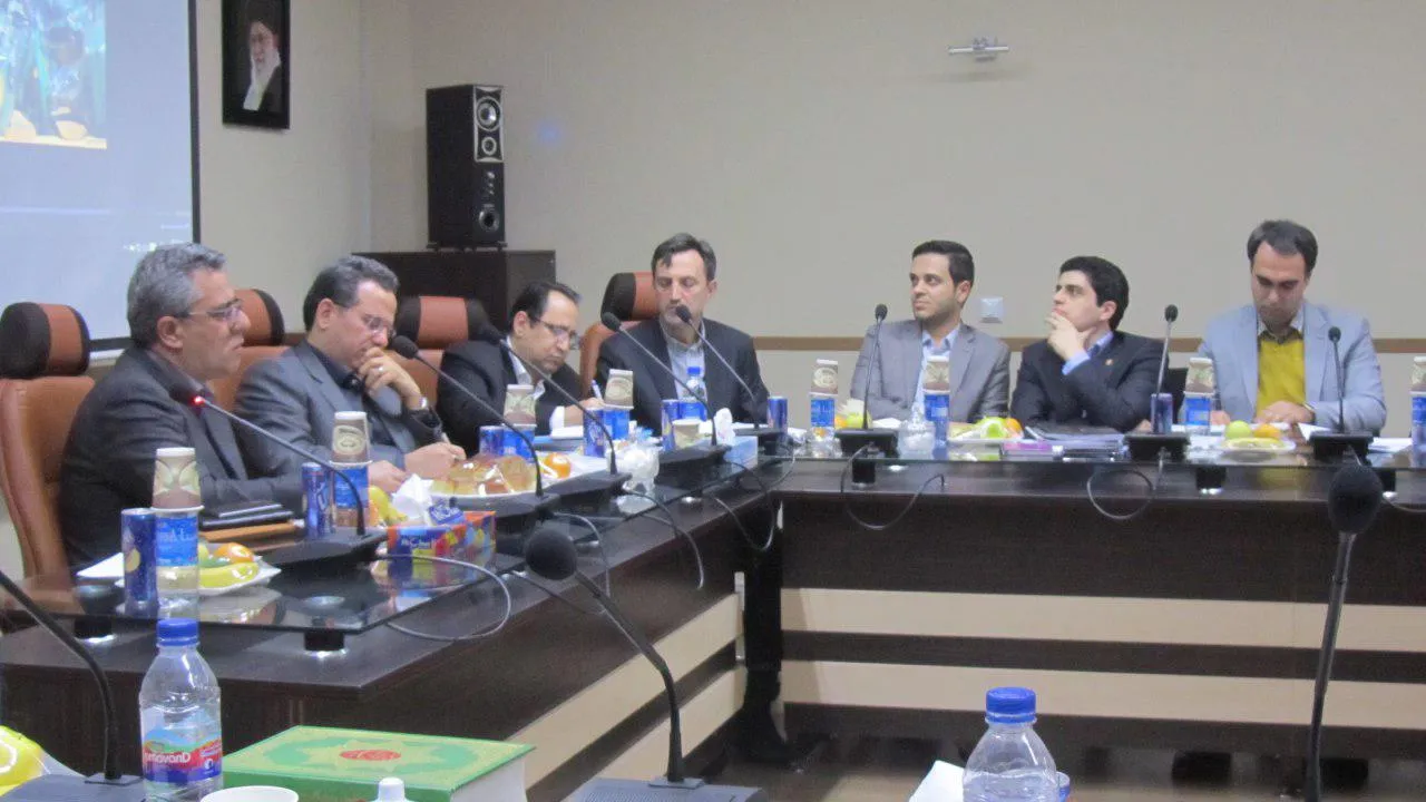 نشست صمیمانه معاونین شرکت کشتیرانی جمهوری اسلامی با جمعی از مدیران بازار سرمایه