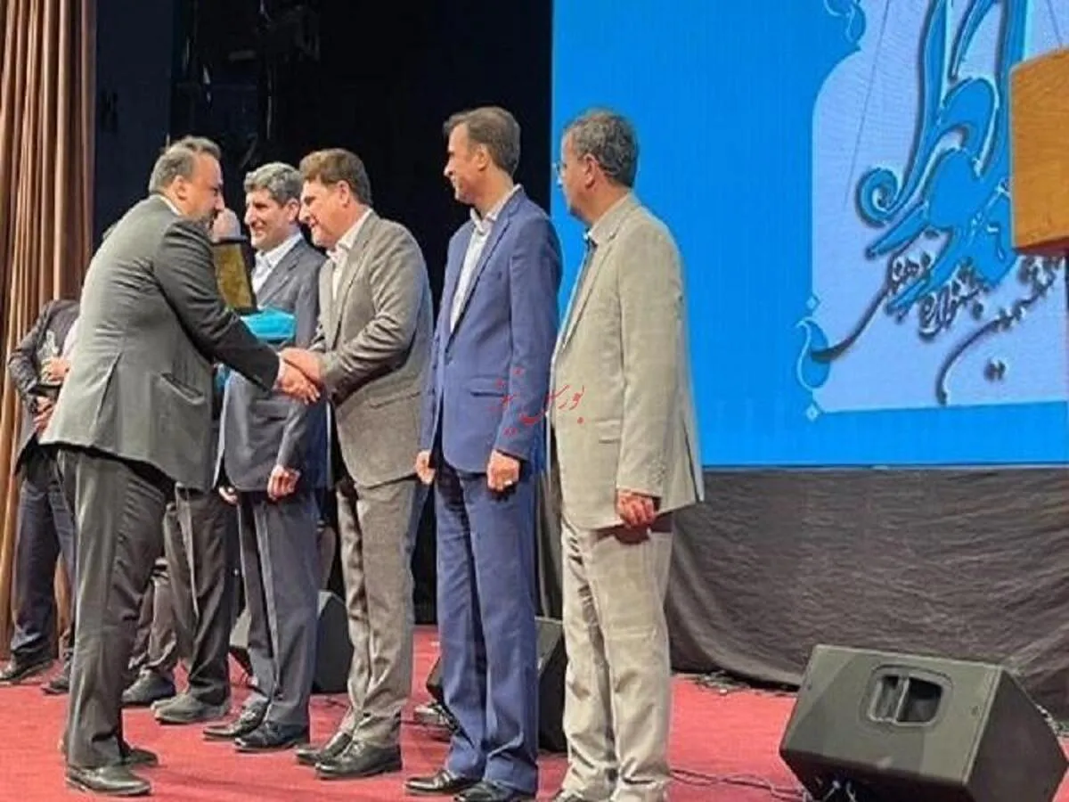 تجلیل از مدیرعامل پتروشیمی شازند در دانشگاه تهران