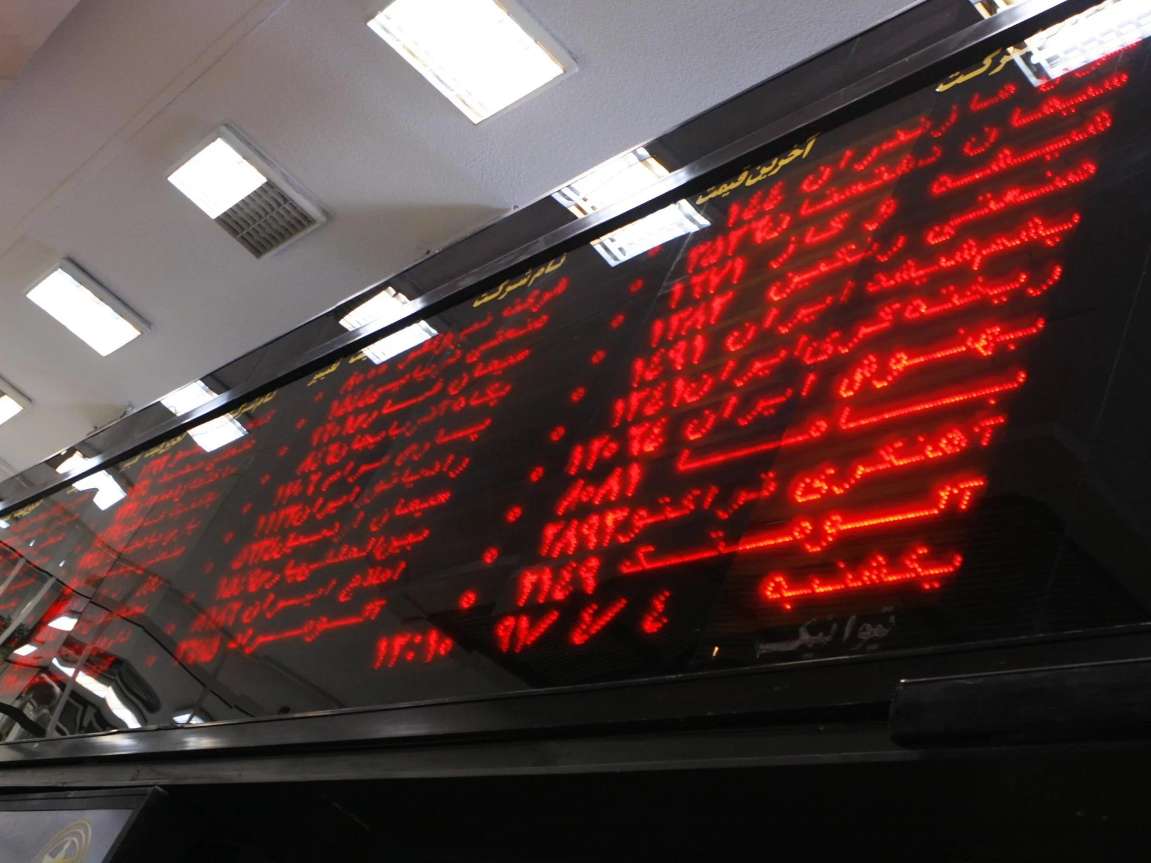 خودروسازان در جاده 94/ لبخند سهم‌های بنیادی در تیره‌روزی بازار