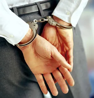 دستگيري يک فرد به اتهام دخالت در سقوط سهام