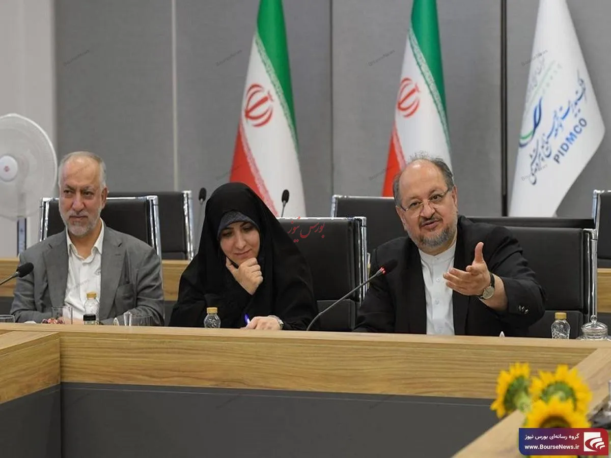 محمد شریعتمداری: ضعف کارشناسی و اشتباه سیاستگذاری در گذشته باعث گسست عمیق در زنجیره ارزش پتروشیمی شد