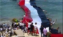 تجمع یمنی‌ها برای استقبال از کشتی نجات