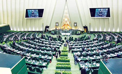 تکلیف دولت با مصوبه مجلس اجرای اقتصاد مقاومتی در اولویت باشد