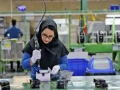 چند درصد نیروی کار تهران را زنان تشکیل می دهند؟