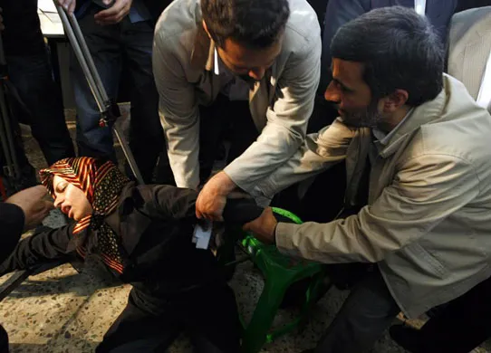 چرا محمود احمدی نژاد تنها مانده است؟