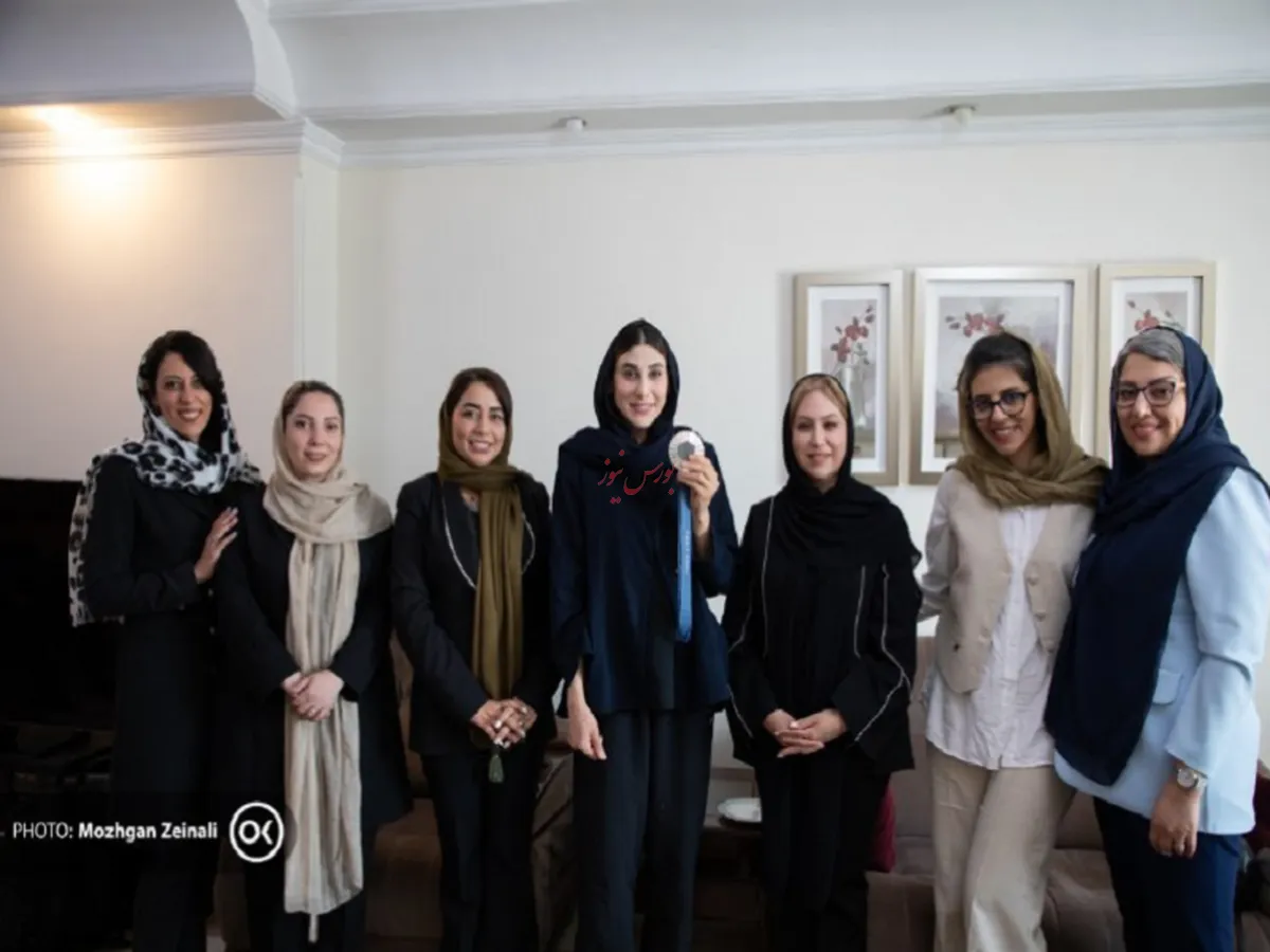 دیدار صمیمانه جمعی از بانوان افق کوروش با ناهید کیانی