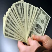 دلار در برابر سطح حمایتی مقاومت می‌کند