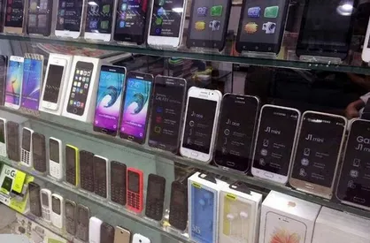 بازار گوشی تلفن همراه در انتظار واردات کالا است