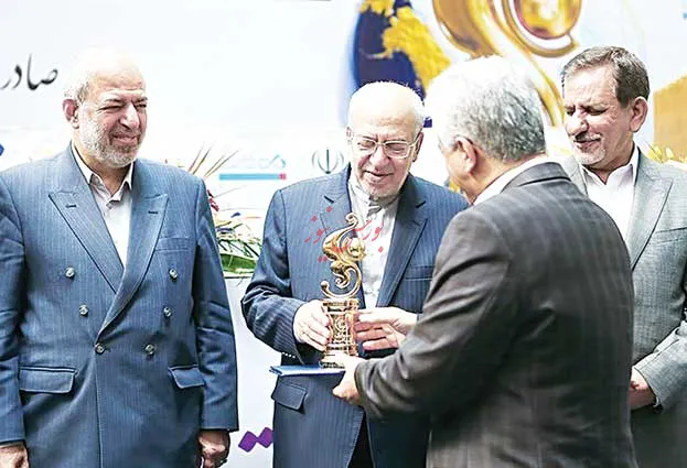 کشور را با 500 هزار بشکه نفت اداره می‌کنیم