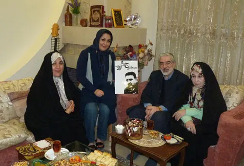 عکس دیدار میرحسین با خانواده تاج زاده