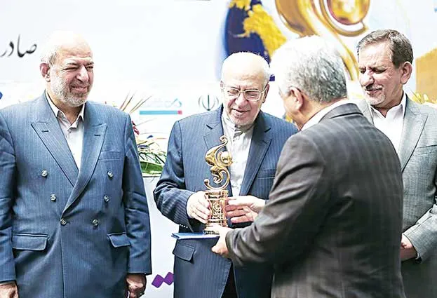 کشور را با 500 هزار بشکه نفت اداره می‌کنیم