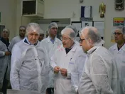 مدیرعامل شستا با همراهی سرپرست گروه دارویی تامین از داروسازی شهید قاضی بازدید کردند
