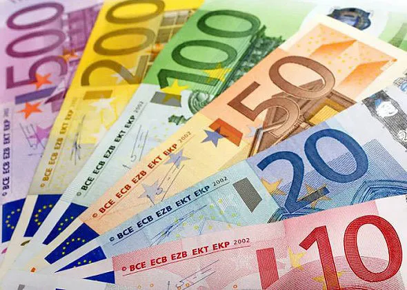 کاهش ۲۰۰ تومانی قیمت ارز مسافرتی