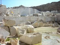 سنگ معدن مرمریت کرم رنگ بسیار مرغوب در فارس