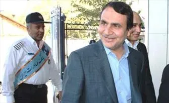 وزیر اقتصاد موافق حضور پیشرو در بانک سینا نیست