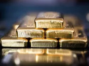 طلای جهانی در اوج ماند